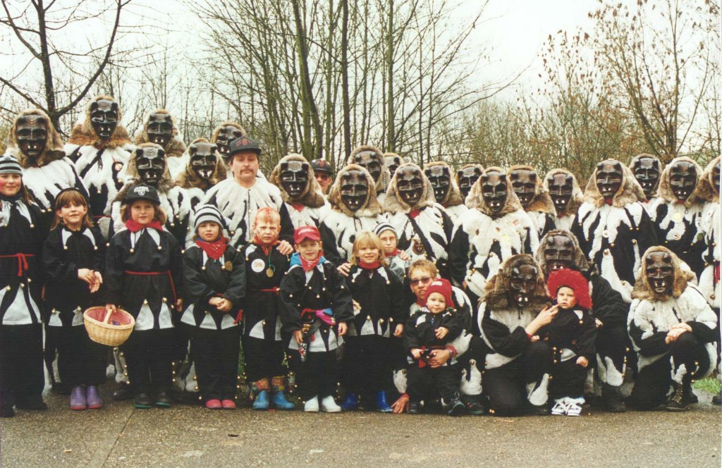 Höhli-Teufel mit Kindern in den frühen Jahren